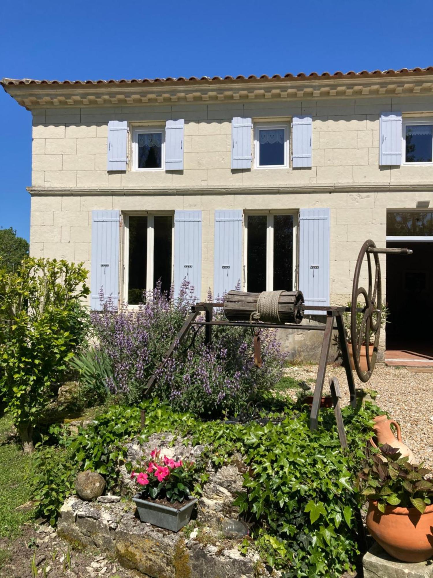 Апартаменты Les Ganivelles Saint-Dizant-du-Gua Экстерьер фото